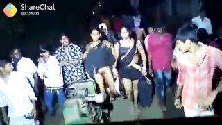 Seeing the pussy on the road the woman started dancing
