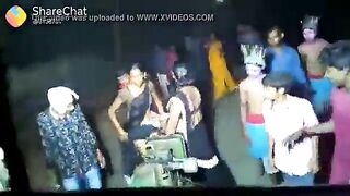 Seeing the pussy on the road the woman started dancing