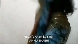 Sexy Bhabhi Performing Mujra - Hot Video