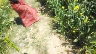 Fucking a labourer woman in a mustard field