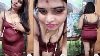 Beautiful Desi Bhabhi Live Cam Show